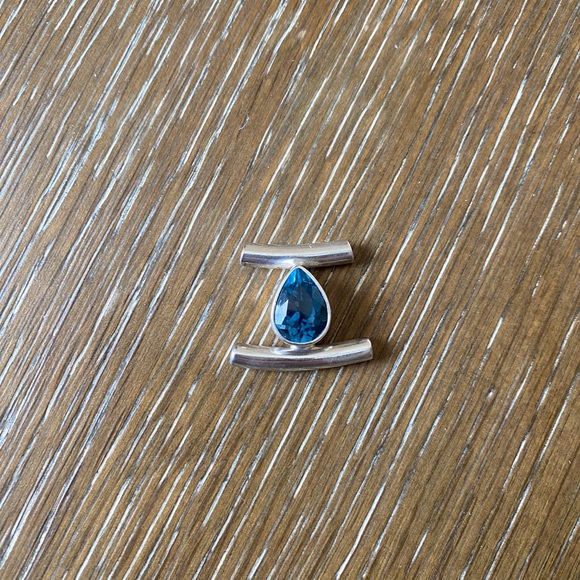 Blue topaz pendant in sterling silver - Picture 1 of 2
